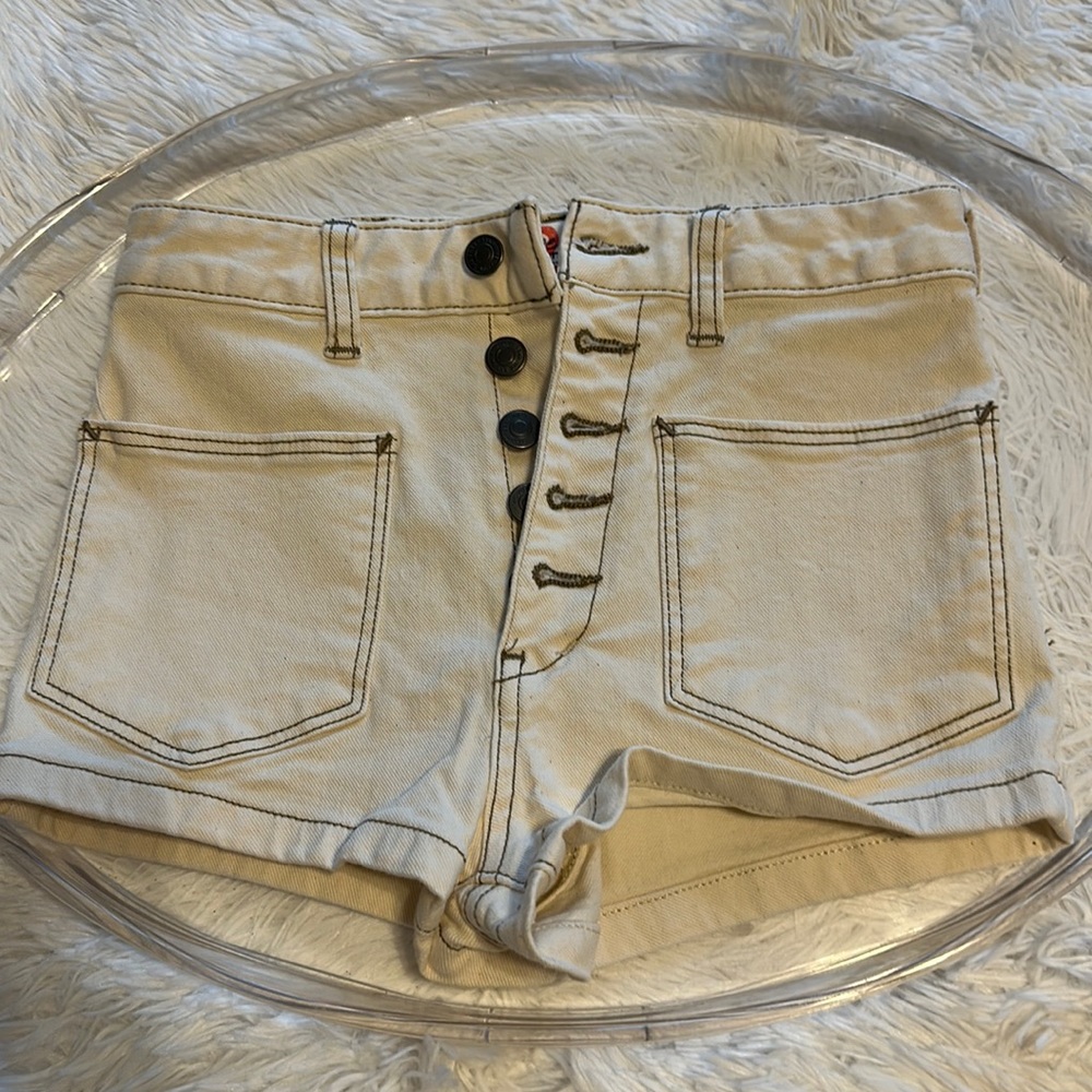 We The Free cream shorts size 25